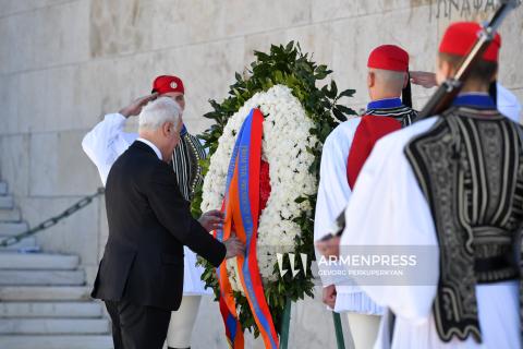 Visita del presidente de Armenia a la Tumba del Soldado Desconocido en Atenas