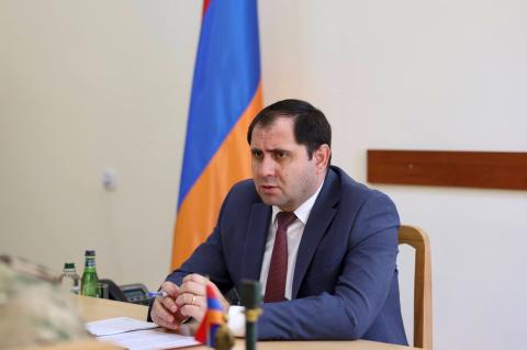 Armenian Defense Minister visits Iran