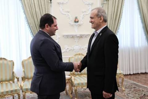 Министр обороны Армении и президент Ирана обсудили вопросы сотрудничества в оборонной сфере