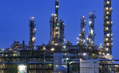 Венгрия и Словакия начали использовать кризисные нефтяные резервы