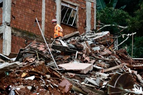 Наводнения и оползни унесли жизни 30 человек в Бразилии