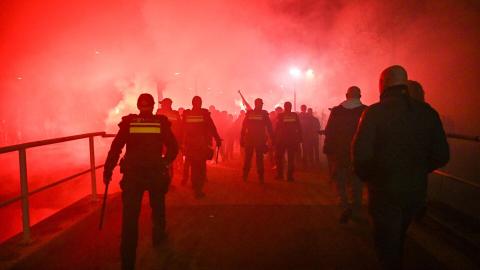 В Нидерландах протест против центра для беженцев перерос в столкновения с полицией