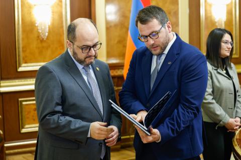 Руководитель аппарата премьер-министра Армении провел встречу с генеральным секретарем Международной автомобильной федерации
