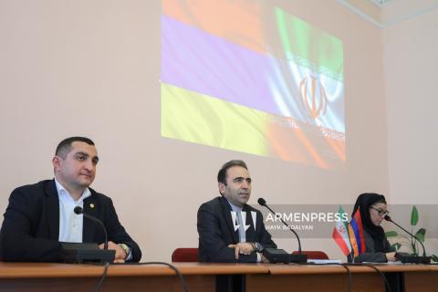 Посол Ирана в Армении встретился со студентами факультета международных отношений ЕГУ