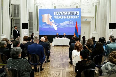 Prime Minister Pashinyan meets Armenian community representatives in Poland