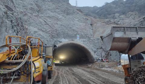 Завершено бурение второго туннеля на участке Каджаран-Агарак дороги Север-Юг