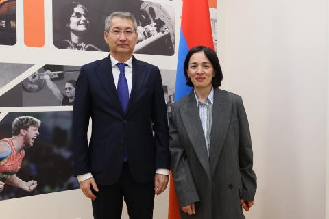 گفت‌وگوی وزیر آموزش، علوم، فرهنگ و ورزش ارمنستان با سفیر قزاقستان درباره اجرای برنامه‌های مشترک