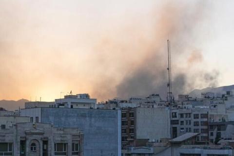 İsrail, İran'a "önleyici saldırı" düzenlediğini açıkladı. Tahran'da patlamalar kaydedildi