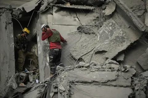 Des dizaines d'élèves se sont retrouvés sous les décombres d'une école en Iran : il y a des victims