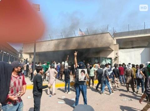 Сотни протестующих штурмовали консульство США в Карачи: есть погибшие и раненые