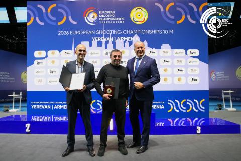 Uluslararası Atıcılık Sporları Federasyonu, Ermenistan Atıcılık Federasyonu’nu özel takdir belgesiyle onurlandırdı