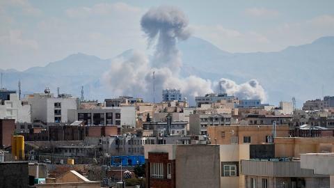 КСИР сообщил об ударах беспилотниками и ракетами по авиабазе США в Бахрейне