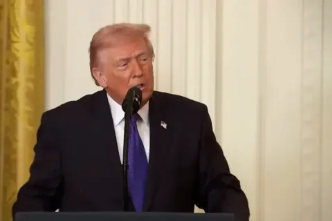 Трамп пообещал ответить Ирану за нападение на посольство США в Эр-Рияде и гибель шести американских военнослужащих