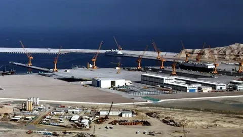 В порту Омана беспилотники атаковали резервуары топлива