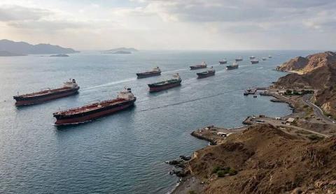 L’Iran a annoncé qu’il frapperait les navires traversant le détroit d’Hormuz