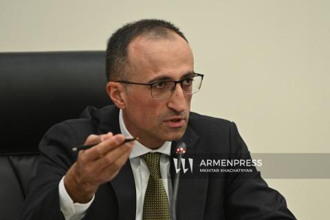 Չլուծվող խնդիր չունենք, գնալու ենք առաջ. Արսեն Թորոսյանն ընդունել է օնլայն պլատֆորմներից օգտվող տաքսու վարորդներին