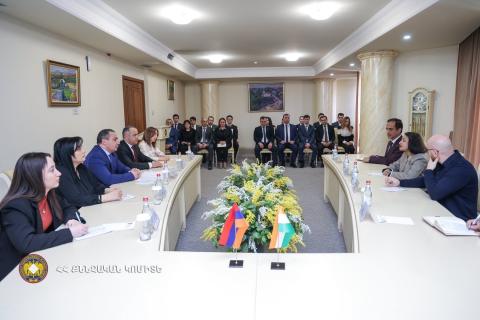 Presidente del Comité de Investigación de Armenia se reunió con embajadora de la India