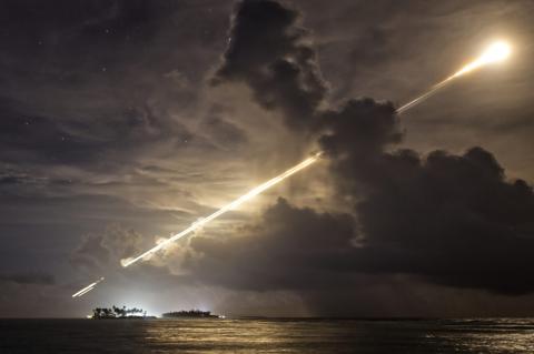 الولايات المتحدة تجري تجربة إطلاق صاروخ باليستي عابر للقارات من طراز مينيوتمان 3 غير مسلح في المحيط الهادئ