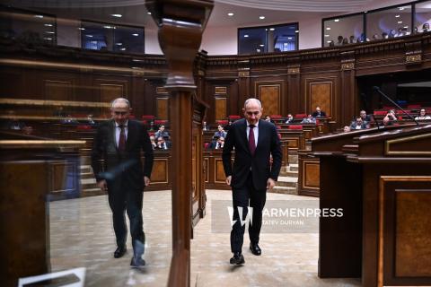 جلسة أسئلة وأجوبة في البرلمان الأرمني-صور-