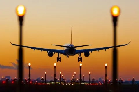 Правительство Азербайджана приостановило движение грузовых автомобилей через государственную границу с Ираном