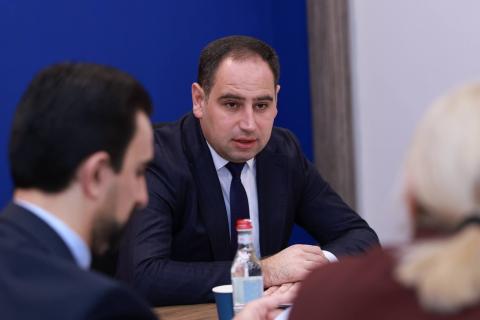 Դավիթ Խուդաթյանը ՏԿԵ նախարարության աշխատակազմին է ներկայացրել նորանշանակ տեղակալին