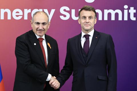 帕什尼扬与马克龙讨论了在经济和基础设施领域实施联合项目的问题