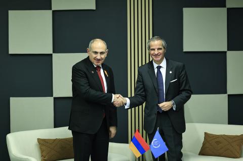 Paşinyan ile Grossi, Ermenistan-IAEA iş birliğini görüştü