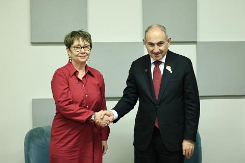 Paşinyan, EBRD Başkanı ile ortak projelerin ilerleyişini görüştü