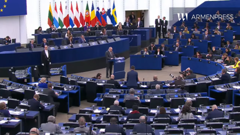 از دیدن آنچه در خاورمیانه رخ می‌دهد اندوهگین هستیم: نیکول پاشینیان در پارلمان اروپا