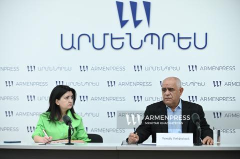 Conferencia de prensa sobre los cambios en la certificación de garrafas