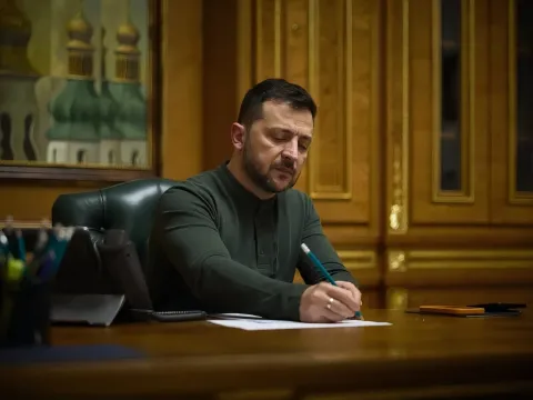 Зеленский сообщил об отправке украинских специалистов в страны Персидского залива