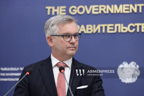 Бруннер заявил, что ведется работа по упрощению процесса подачи заявлений на визы в ЕС