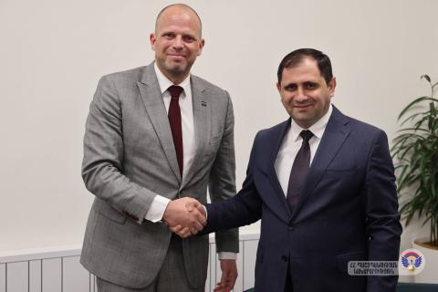 وزیر دفاع ارمنستان با وزیر دفاع و تجارت خارجی بلژیک دیدار کرد