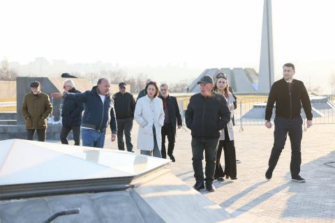 Ministra de Educación, Ciencia, Cultura y Deportes de Armenia supervisó las obras del memorial del Genocidio Armenio