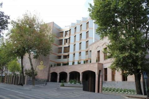 Группа светских членов Высшего духовного совета была допрошена в рамках уголовного дела по несоблюдению судебного акта