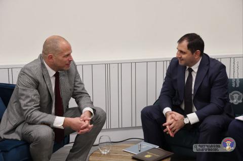 وزیران دفاع ارمنستان و بلژیک مسائل مربوط به همکاری‌های دفاعی میان دو کشور را بررسی کردند