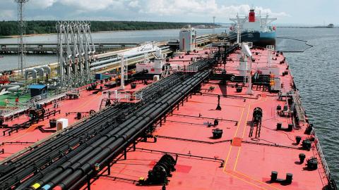 ԱՄՆ-ն վերացրել է 100 միլիոն բարել ռուսական նավթի նկատմամբ սահմանափակումները. Դմիտրիև