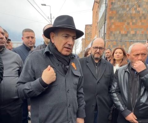 Важнейший этап взросления ребенка — это его выход из дома: премьер-министр ответил на обеспокоенность гражданина по поводу закрытия сельской школы