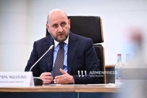 نشست مطبوعاتی مارتین گالستیان رئیس بانک مرکزی جمهوری ارمنستان