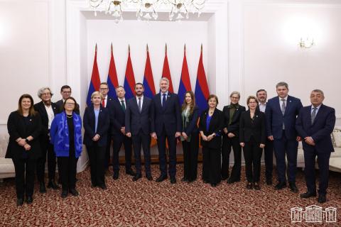 鲁本·鲁宾扬接待了北欧-波罗的海国家合作成员国家外交部代表