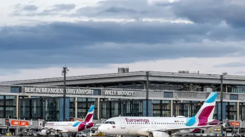 Аэропорт Берлина отменил все рейсы из-за забастовки сотрудников