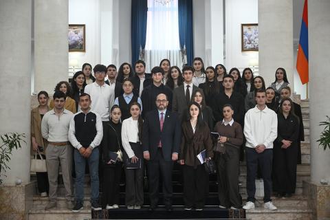 Արայիկ Հարությունյանն ընդունել է «Խորհուրդ X» երիտասարդական ուսանողական կազմակերպության անդամներին