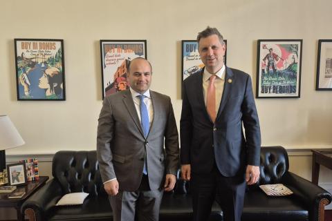 Посол Армении в США встретился с конгрессменом Сетом Магазинером