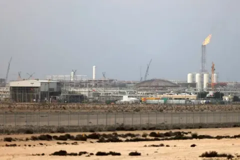 Կատարում հրթիռային հարձակումից հետո կասեցվել է գազը հեղուկ վառելիքի վերածող գործարանի աշխատանքը