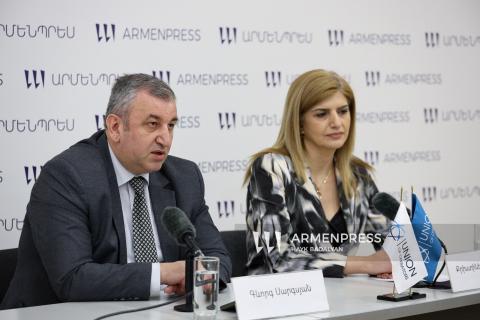 მაღალტექნოლოგიური მრეწველობის სამინისტროს კავშირგაბმულობისა და ფოსტის დეპარტამენტის უფროსისა და ოპერატორთა კავშირის აღმასრულებელი დირექტორის პრესკონფერენცია