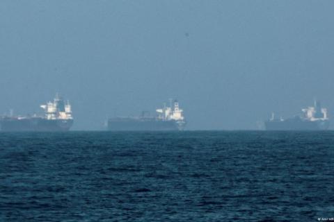 За время конфликта на Ближнем Востоке через Ормузский пролив прошло около 100 судов: BBC