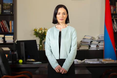 Поэзия — это многогранное проявление искусства, выходящее за рамки языка. Министр ОНКС поздравила со Всемирным днем поэзии