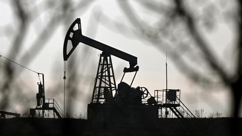 Доход России от смягчение санкций в отношении российской нефти составит всего $2 миллиарда - Бессент