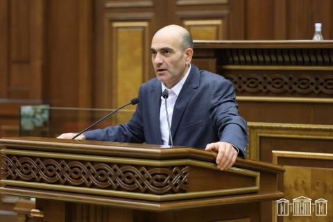 La oposición presentó su candidato a miembro del Comité de Competencia y Protección del Consumidor