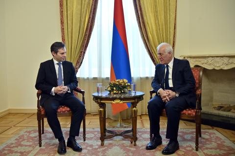 სომხეთის პრეზიდენტმა საბერძნეთის ელჩი მიიღო